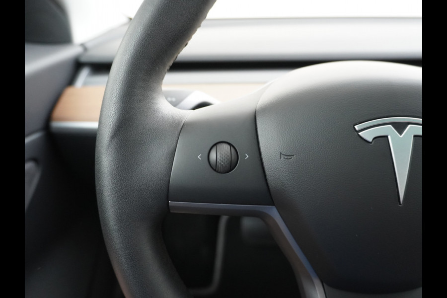 Tesla Model 3 RWD SR+ 60kWh 325PK TREKHAAK FSD 3-Computer 18" AutoPilot Leder PanoDak Adaptive-Cruise Lmv Camera's Elektr.-Stuur+Stoelen+Spieg Navi LED Comfortstoelen ACC DAB Voorverwarmen interieur via App Keyless via Telefoonsleutel One-Pedal-Drive 1.000KG Trekgewicht! Origineel Nederlandse auto tot 11kw laden thuis! 1.584kg licht! Accu Garantie tot 29-06-2028/160.000km