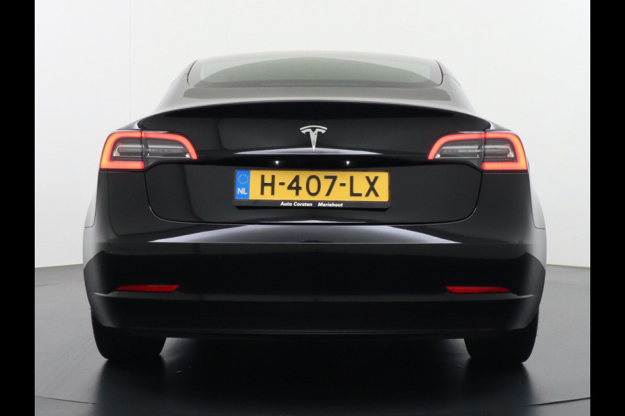 Tesla Model 3 RWD SR+ 60kWh 325PK TREKHAAK FSD 3-Computer 18" AutoPilot Leder PanoDak Adaptive-Cruise Lmv Camera's Elektr.-Stuur+Stoelen+Spieg Navi LED Comfortstoelen ACC DAB Voorverwarmen interieur via App Keyless via Telefoonsleutel One-Pedal-Drive 1.000KG Trekgewicht! Origineel Nederlandse auto tot 11kw laden thuis! 1.584kg licht! Accu Garantie tot 29-06-2028/160.000km
