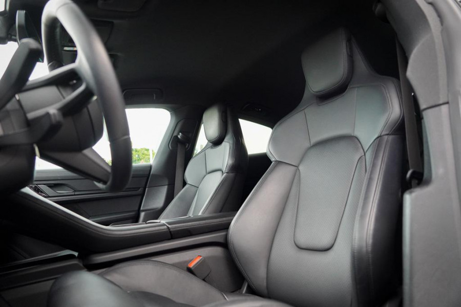 Porsche Taycan 4S Performance 84 kWh / 4Wiel Sturing / Warmtepomp / Sportstoelen