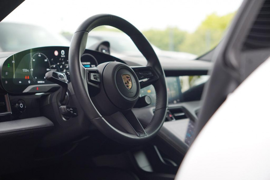 Porsche Taycan 4S Performance 84 kWh / 4Wiel Sturing / Warmtepomp / Sportstoelen