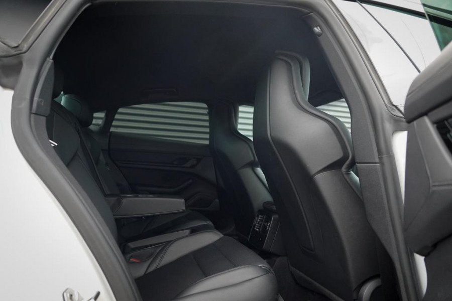 Porsche Taycan 4S Performance 84 kWh / 4Wiel Sturing / Warmtepomp / Sportstoelen