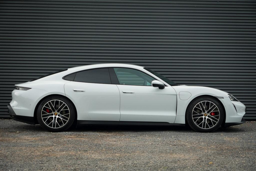 Porsche Taycan 4S Performance 84 kWh / 4Wiel Sturing / Warmtepomp / Sportstoelen