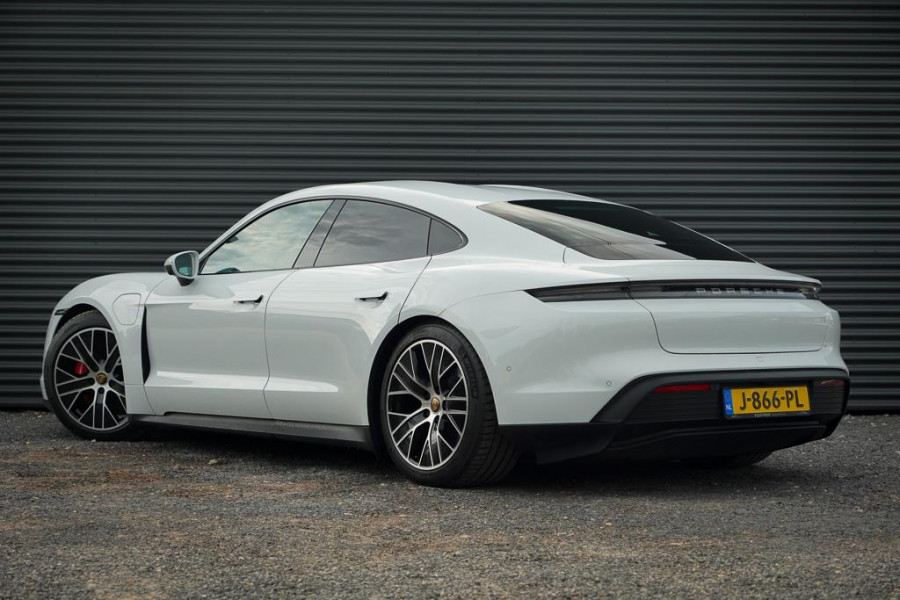 Porsche Taycan 4S Performance 84 kWh / 4Wiel Sturing / Warmtepomp / Sportstoelen