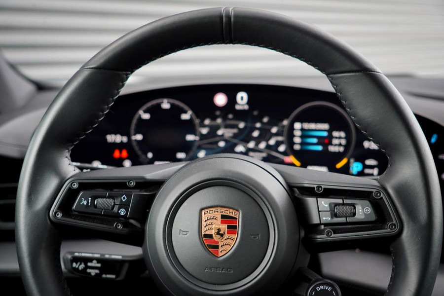 Porsche Taycan 4S Performance 84 kWh / 4Wiel Sturing / Warmtepomp / Sportstoelen