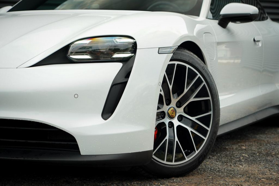 Porsche Taycan 4S Performance 84 kWh / 4Wiel Sturing / Warmtepomp / Sportstoelen