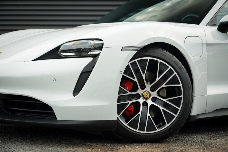 Porsche Taycan 4S Performance 84 kWh / 4Wiel Sturing / Warmtepomp / Sportstoelen