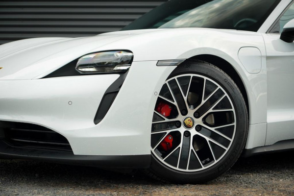 Porsche Taycan 4S Performance 84 kWh / 4Wiel Sturing / Warmtepomp / Sportstoelen
