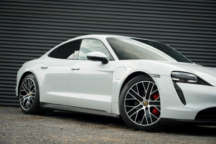 Porsche Taycan 4S Performance 84 kWh / 4Wiel Sturing / Warmtepomp / Sportstoelen