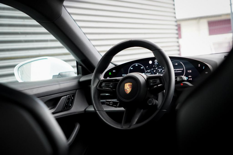 Porsche Taycan 4S Performance 84 kWh / 4Wiel Sturing / Warmtepomp / Sportstoelen