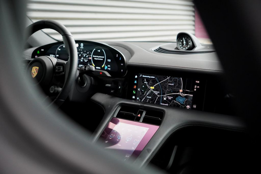 Porsche Taycan 4S Performance 84 kWh / 4Wiel Sturing / Warmtepomp / Sportstoelen