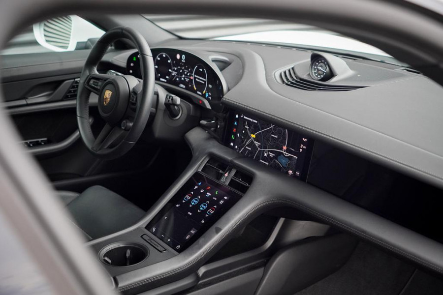 Porsche Taycan 4S Performance 84 kWh / 4Wiel Sturing / Warmtepomp / Sportstoelen