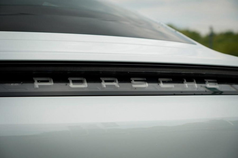 Porsche Taycan 4S Performance 84 kWh / 4Wiel Sturing / Warmtepomp / Sportstoelen