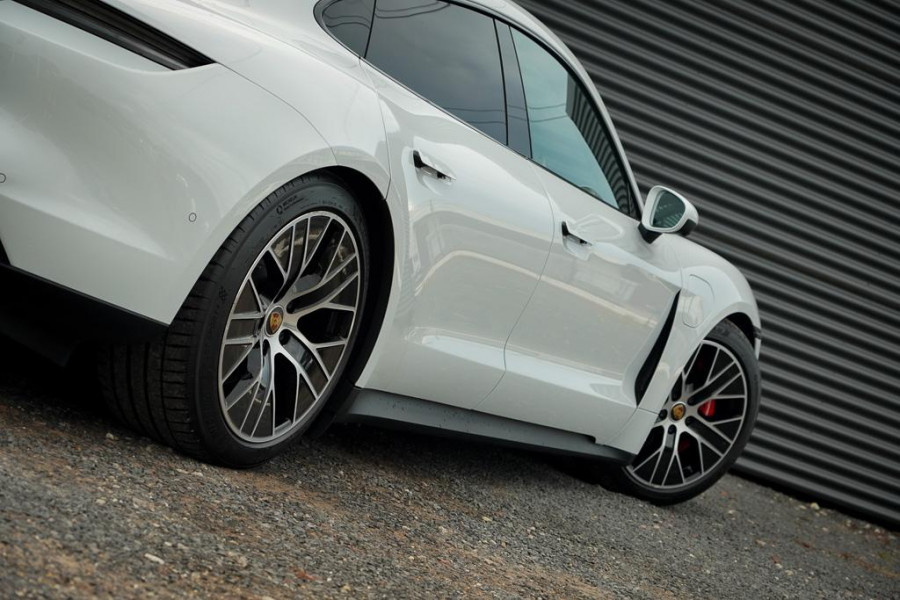 Porsche Taycan 4S Performance 84 kWh / 4Wiel Sturing / Warmtepomp / Sportstoelen