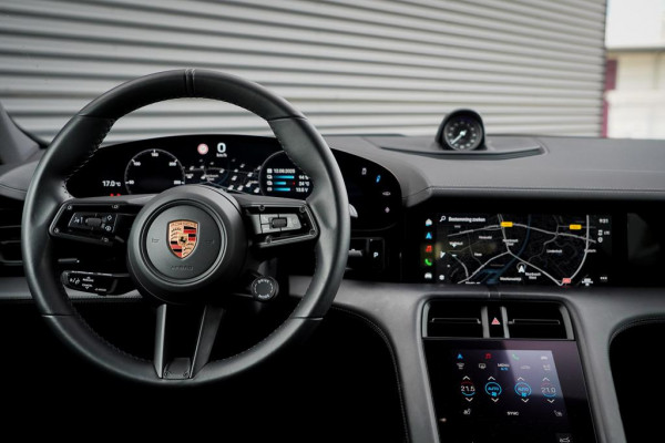 Porsche Taycan 4S Performance 84 kWh / 4Wiel Sturing / Warmtepomp / Sportstoelen