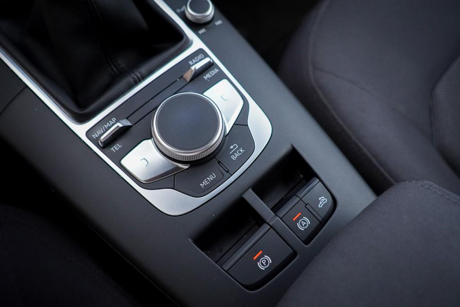 Audi A3 Cabriolet 1.4 TFSI CoD Pro Line / Trekhaak / Stuurwielverwarming / NL Auto