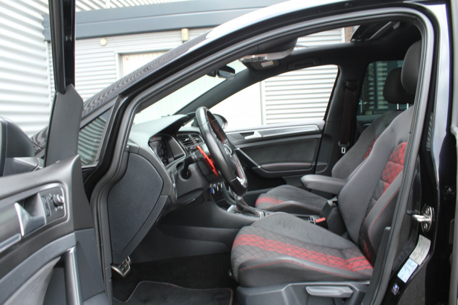 Volkswagen Golf 2.0 TSI 290pk GTI TCR DSG7 Panoramadak Clima Cruise Navi Camera Akrapovic Dig. Cockpit 18"LMV