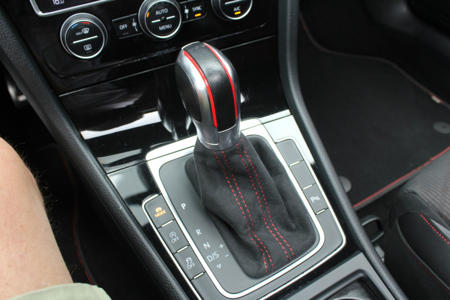 Volkswagen Golf 2.0 TSI 290pk GTI TCR DSG7 Panoramadak Clima Cruise Navi Camera Akrapovic Dig. Cockpit 18"LMV