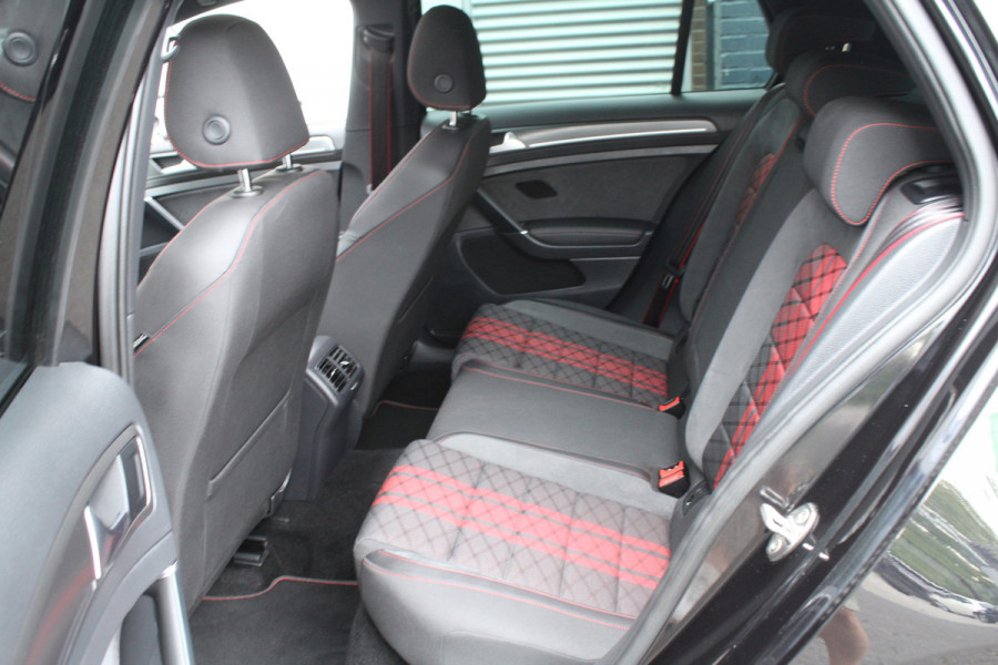 Volkswagen Golf 2.0 TSI 290pk GTI TCR DSG7 Panoramadak Clima Cruise Navi Camera Akrapovic Dig. Cockpit 18"LMV