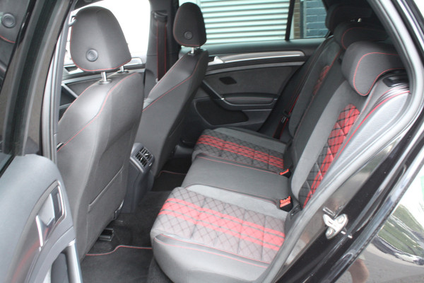 Volkswagen Golf 2.0 TSI 290pk GTI TCR DSG7 Panoramadak Clima Cruise Navi Camera Akrapovic Dig. Cockpit 18"LMV