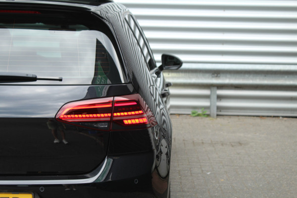 Volkswagen Golf 2.0 TSI 290pk GTI TCR DSG7 Panoramadak Clima Cruise Navi Camera Akrapovic Dig. Cockpit 18"LMV