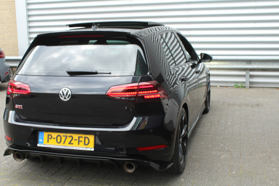 Volkswagen Golf 2.0 TSI 290pk GTI TCR DSG7 Panoramadak Clima Cruise Navi Camera Akrapovic Dig. Cockpit 18"LMV