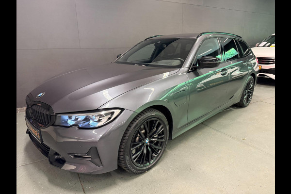BMW 3 Serie Touring 330e xDrive BLACK-LINE SPORT NAVI/V-COCKPIT/DAB/CARPLAY/SFEERVERL/CAM/