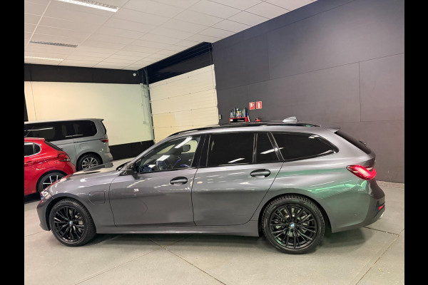 BMW 3 Serie Touring 330e xDrive BLACK-LINE SPORT NAVI/V-COCKPIT/DAB/CARPLAY/SFEERVERL/CAM/