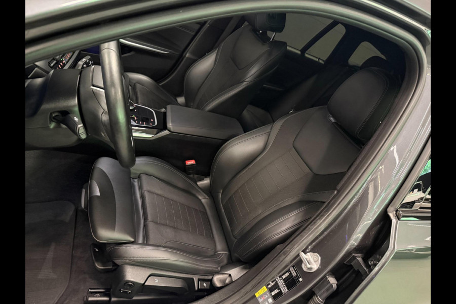 BMW 3 Serie Touring 330e xDrive BLACK-LINE SPORT NAVI/V-COCKPIT/DAB/CARPLAY/SFEERVERL/CAM/