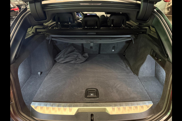 BMW 3 Serie Touring 330e xDrive BLACK-LINE SPORT NAVI/V-COCKPIT/DAB/CARPLAY/SFEERVERL/CAM/