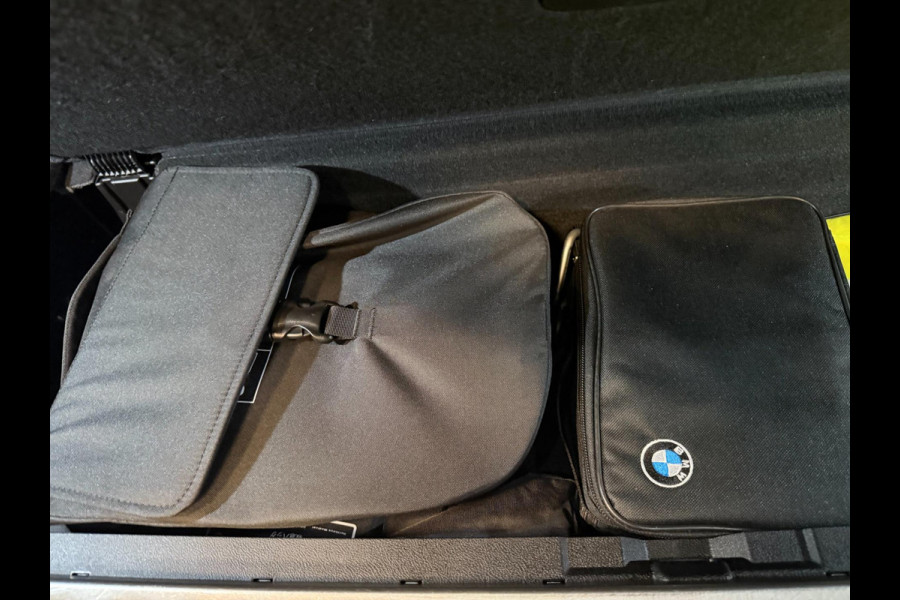 BMW 3 Serie Touring 330e xDrive BLACK-LINE SPORT NAVI/V-COCKPIT/DAB/CARPLAY/SFEERVERL/CAM/