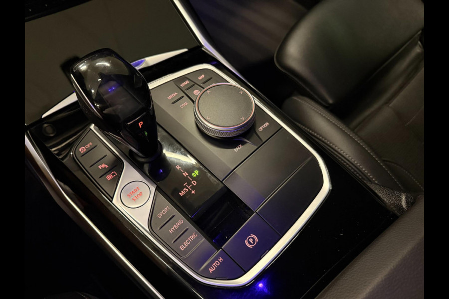 BMW 3 Serie Touring 330e xDrive BLACK-LINE SPORT NAVI/V-COCKPIT/DAB/CARPLAY/SFEERVERL/CAM/