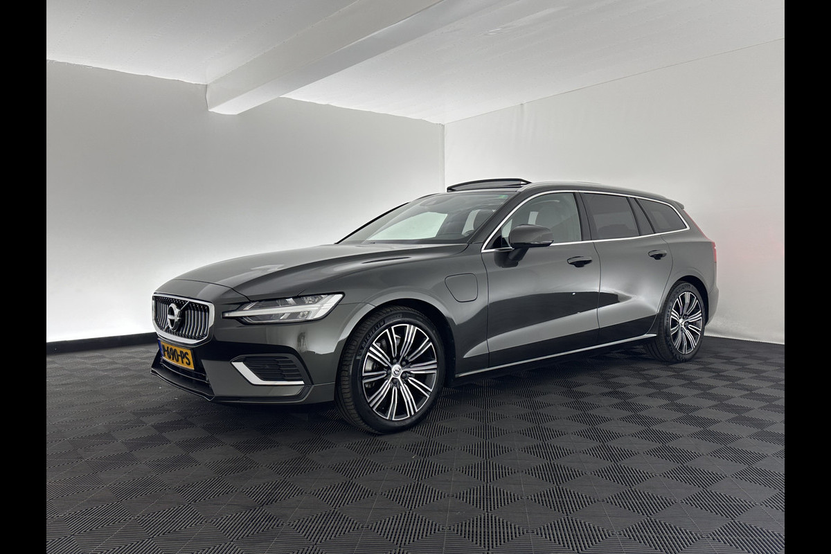 Volvo V60 2.0 T6 Plug-in hybrid AWD Plus Bright (INCL.BTW) *PANO | LUXURY-LEATHER | FULL-LED | DIGI-COCKPIT | NAVI-FULLMAP | HEATED-SPORTSEATS | KEYLESS | ECC | PDC | CRUISE | 18''ALU*
