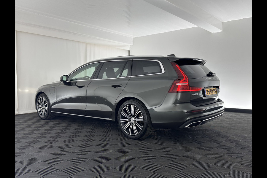 Volvo V60 2.0 T6 Plug-in hybrid AWD Plus Bright (INCL.BTW) *PANO | LUXURY-LEATHER | FULL-LED | DIGI-COCKPIT | NAVI-FULLMAP | HEATED-SPORTSEATS | KEYLESS | ECC | PDC | CRUISE | 18''ALU*
