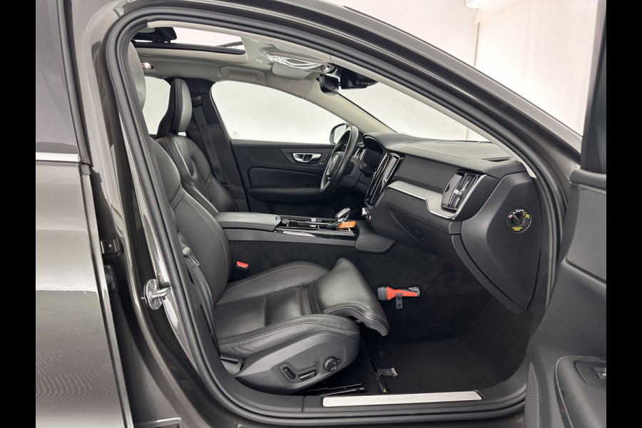 Volvo V60 2.0 T6 Plug-in hybrid AWD Plus Bright (INCL.BTW) *PANO | LUXURY-LEATHER | FULL-LED | DIGI-COCKPIT | NAVI-FULLMAP | HEATED-SPORTSEATS | KEYLESS | ECC | PDC | CRUISE | 18''ALU*