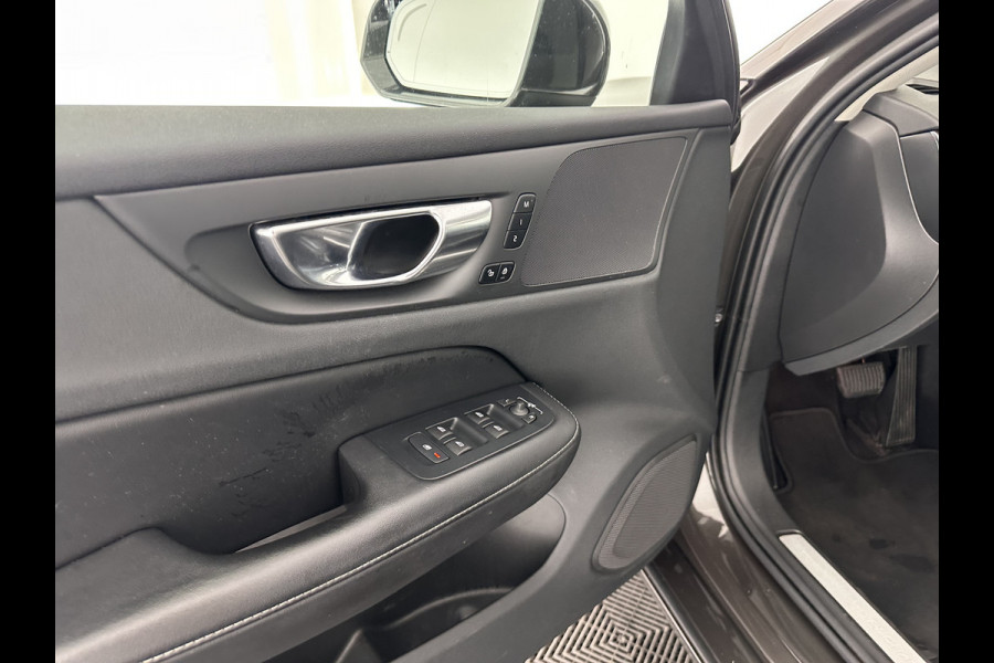 Volvo V60 2.0 T6 Plug-in hybrid AWD Plus Bright (INCL.BTW) *PANO | LUXURY-LEATHER | FULL-LED | DIGI-COCKPIT | NAVI-FULLMAP | HEATED-SPORTSEATS | KEYLESS | ECC | PDC | CRUISE | 18''ALU*