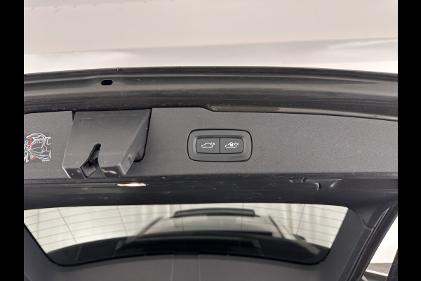 Volvo V60 2.0 T6 Plug-in hybrid AWD Plus Bright (INCL.BTW) *PANO | LUXURY-LEATHER | FULL-LED | DIGI-COCKPIT | NAVI-FULLMAP | HEATED-SPORTSEATS | KEYLESS | ECC | PDC | CRUISE | 18''ALU*