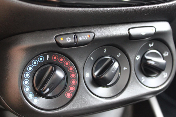 Opel Corsa 1.4 Favourite Airco Navi PDC Apple Carplay Nap