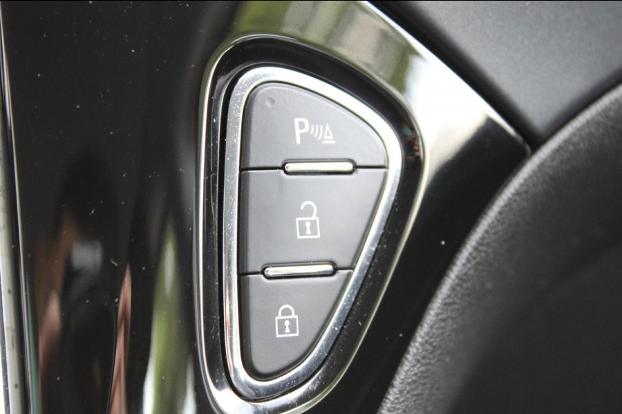Opel Corsa 1.4 Favourite Airco Navi PDC Apple Carplay Nap