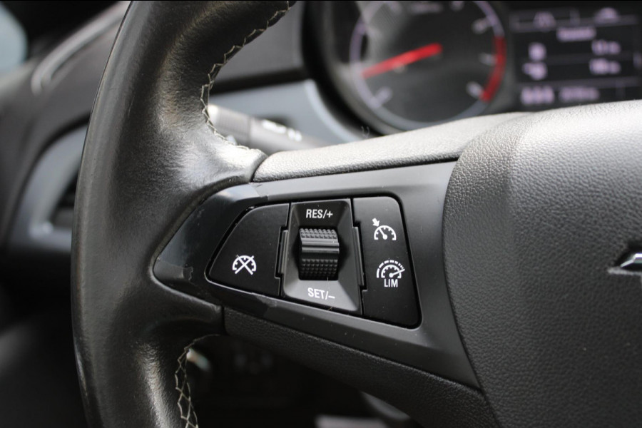 Opel Corsa 1.4 Favourite Airco Navi PDC Apple Carplay Nap