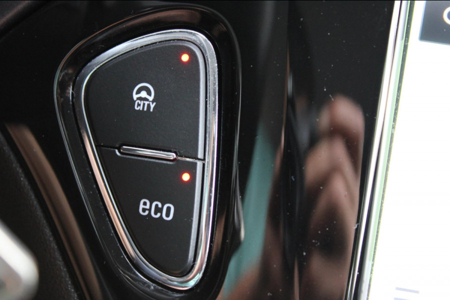 Opel Corsa 1.4 Favourite Airco Navi PDC Apple Carplay Nap