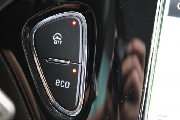 Opel Corsa 1.4 Favourite Airco Navi PDC Apple Carplay Nap