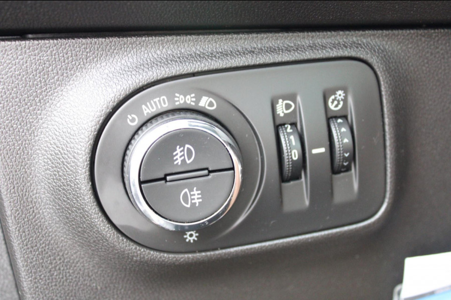 Opel Corsa 1.4 Favourite Airco Navi PDC Apple Carplay Nap