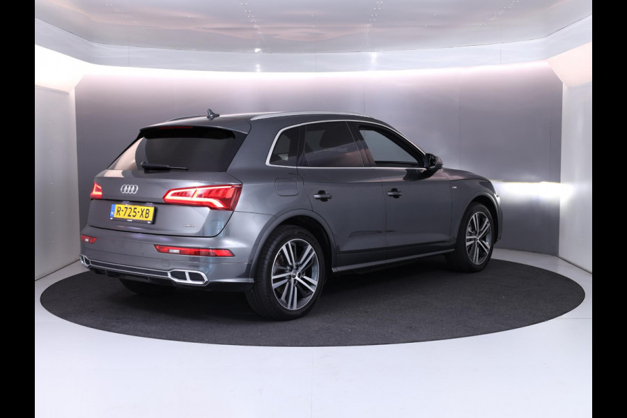 Audi Q5 55 TFSI e quattro Competition 367pk Plug in Hubrid | Luchtvering | Trekhaak | Lichtmetalen velgen