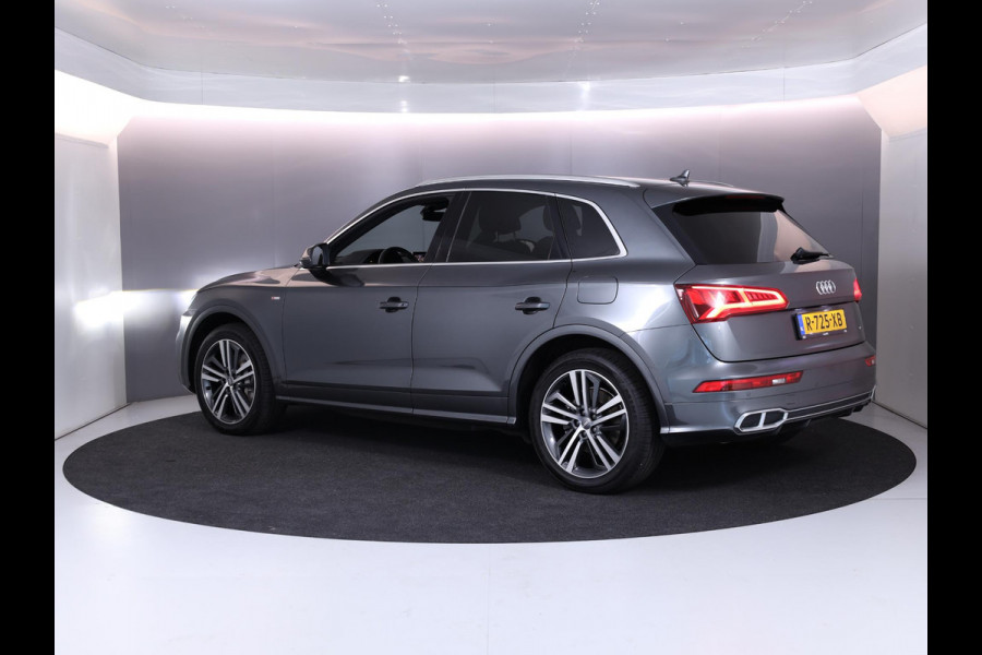 Audi Q5 55 TFSI e quattro Competition 367pk Plug in Hubrid | Luchtvering | Trekhaak | Lichtmetalen velgen