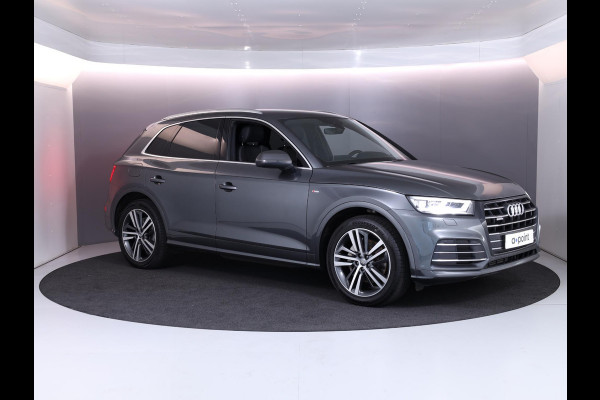 Audi Q5 55 TFSI e quattro Competition 367pk Plug in Hubrid | Luchtvering | Trekhaak | Lichtmetalen velgen