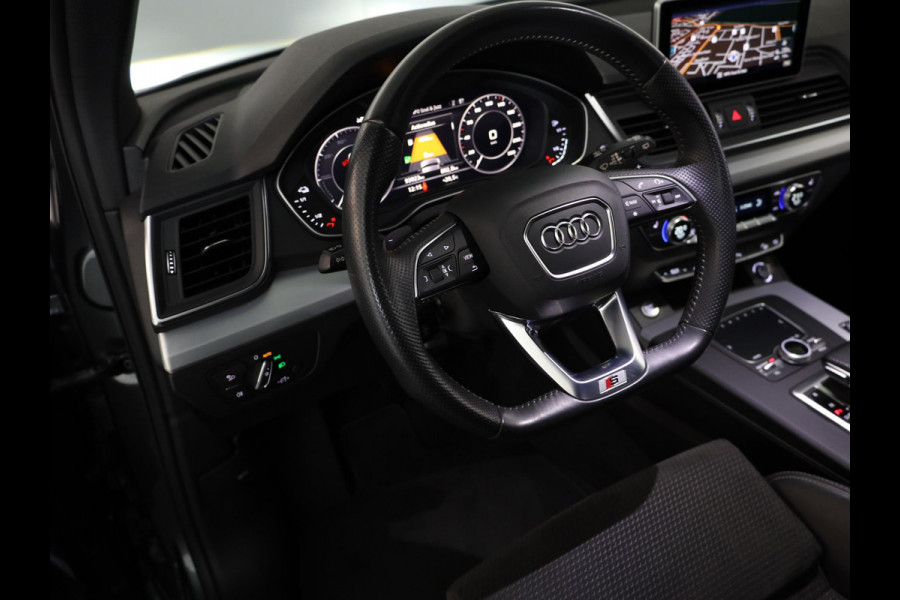 Audi Q5 55 TFSI e quattro Competition 367pk Plug in Hubrid | Luchtvering | Trekhaak | Lichtmetalen velgen