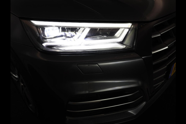 Audi Q5 55 TFSI e quattro Competition 367pk Plug in Hubrid | Luchtvering | Trekhaak | Lichtmetalen velgen