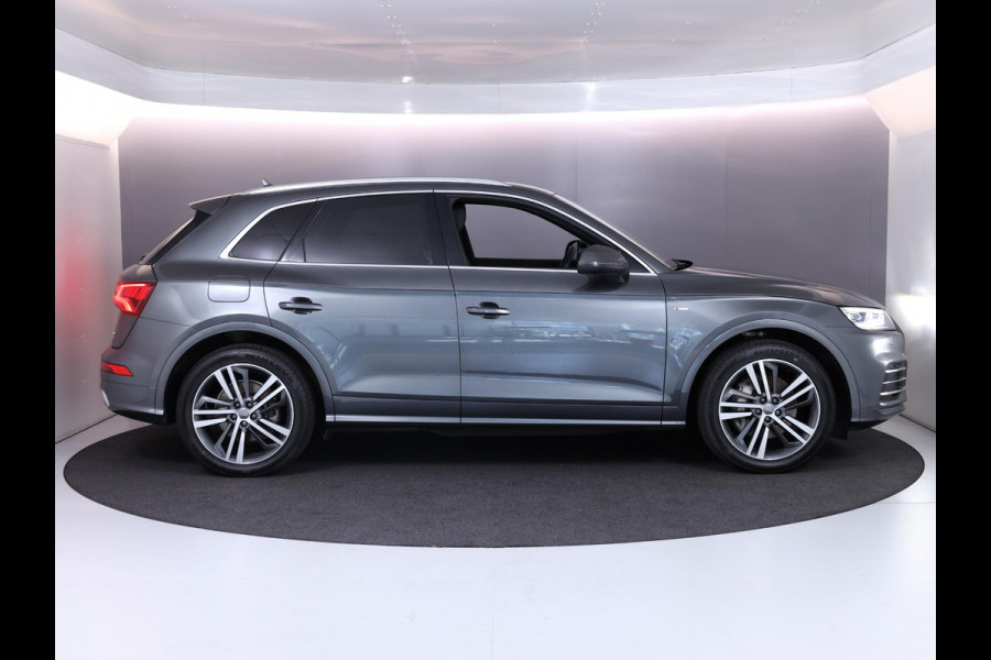 Audi Q5 55 TFSI e quattro Competition 367pk Plug in Hubrid | Luchtvering | Trekhaak | Lichtmetalen velgen