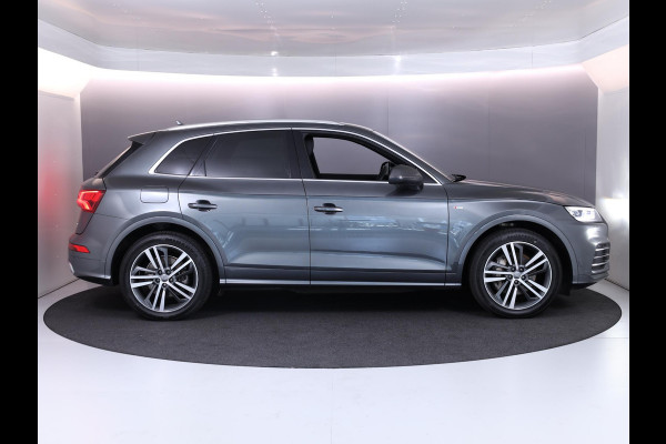 Audi Q5 55 TFSI e quattro Competition 367pk Plug in Hubrid | Luchtvering | Trekhaak | Lichtmetalen velgen
