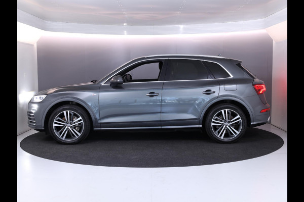 Audi Q5 55 TFSI e quattro Competition 367pk Plug in Hubrid | Luchtvering | Trekhaak | Lichtmetalen velgen